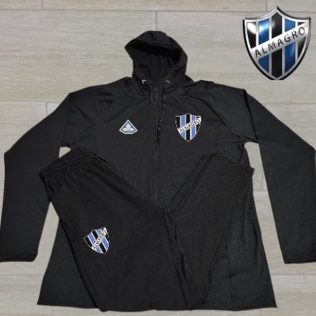 Conjunto con campera de Almagro, negra
